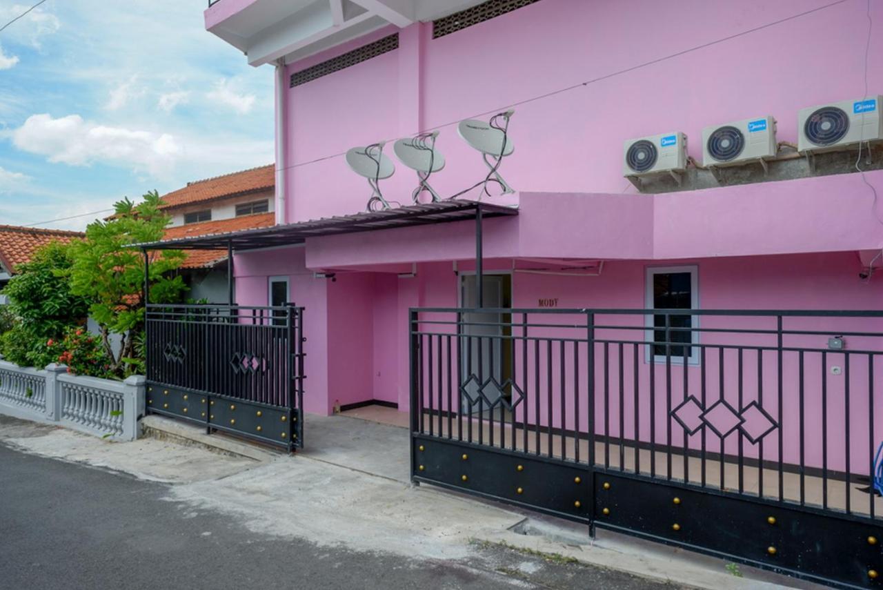 Reddoorz @ Jalan Gatot Subroto Semarang Ξενοδοχείο Εξωτερικό φωτογραφία